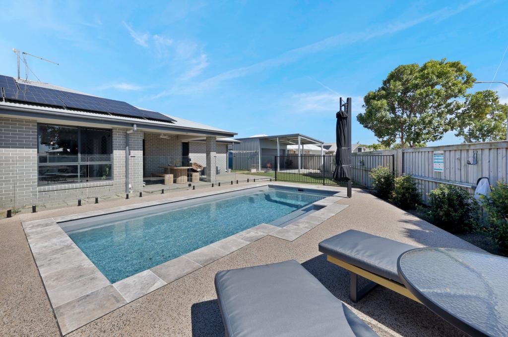 25 MORETON DR, RURAL VIEW, QLD 4740