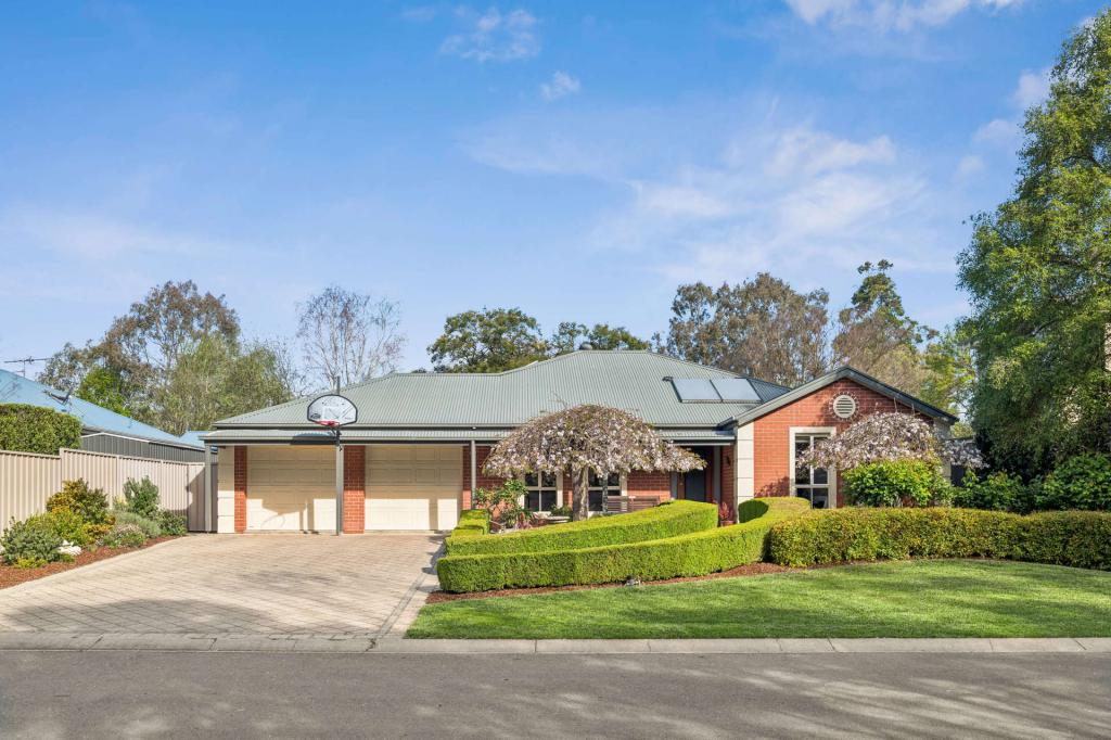 17 Oak Dr, Oakbank, SA 5243