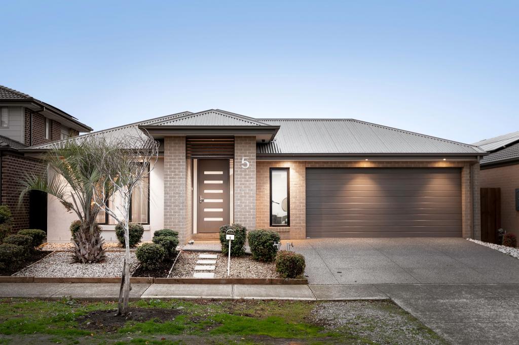 5 BLUEBERRY ST, GREENVALE, VIC 3059