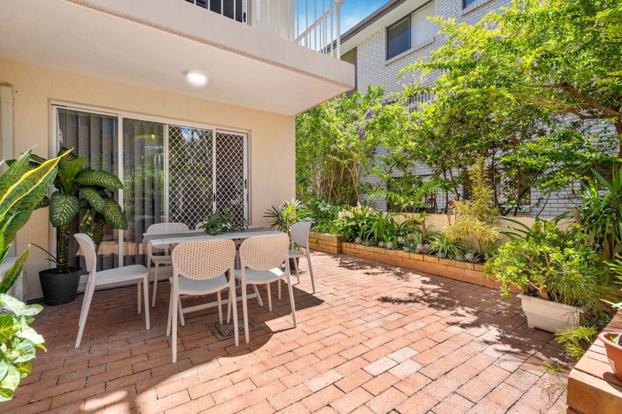 2/14 Rosewood Ave, Broadbeach, QLD 4218