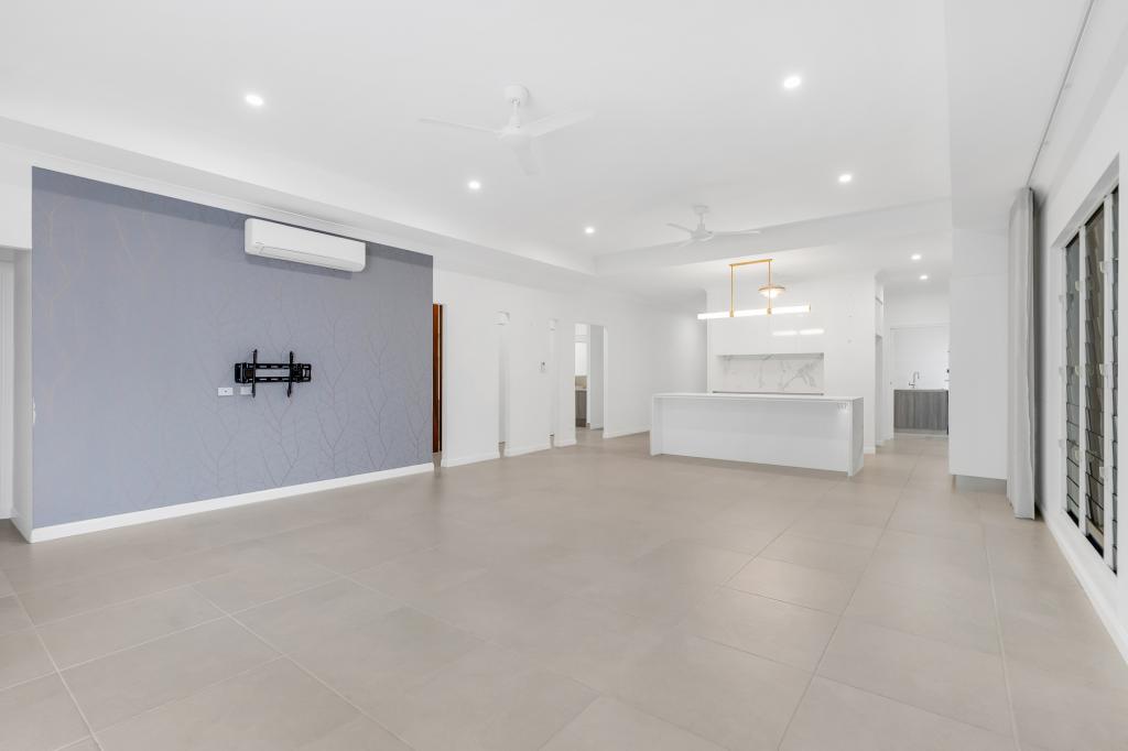 8 Headsail Dr, Trinity Beach, QLD 4879