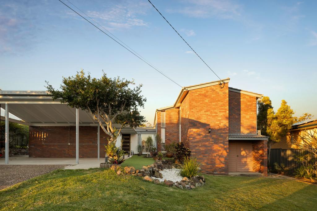 13 Alenola St, Chapel Hill, QLD 4069