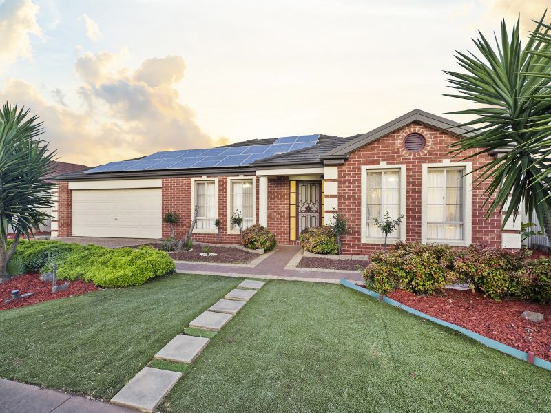 14 Caroline Springs Bvd, Caroline Springs, VIC 3023