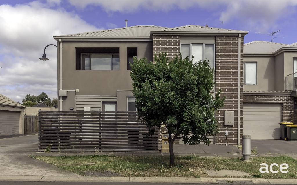 3A CRESWICK DR, POINT COOK, VIC 3030