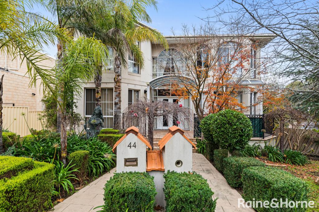 44 Ravenhill Bvd, Roxburgh Park, VIC 3064