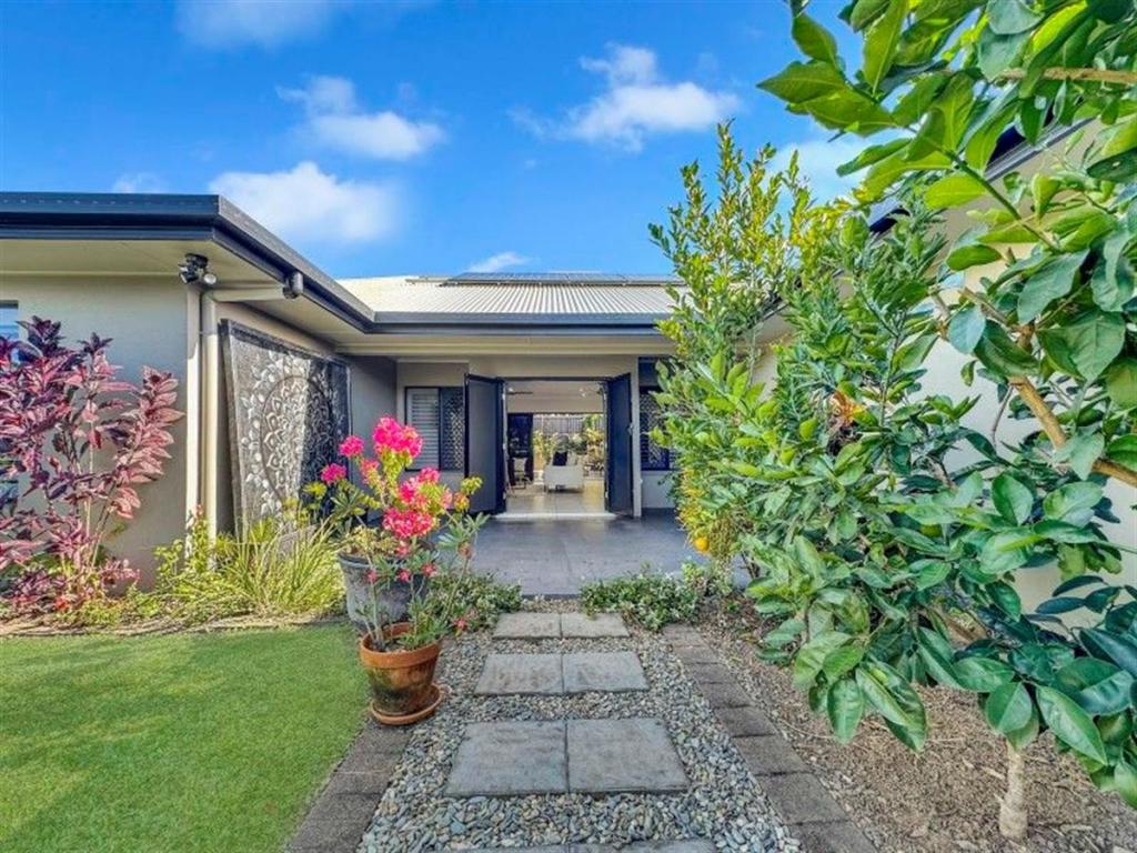 16 Norfolk Cct, Redlynch, QLD 4870