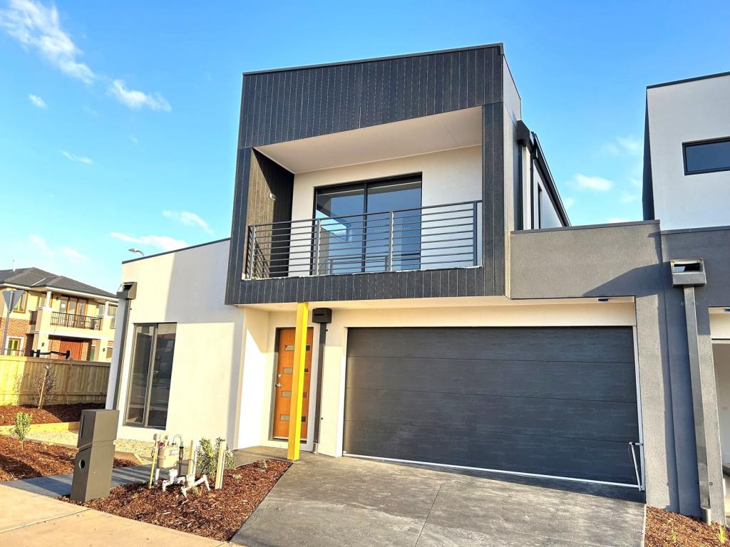 28 GREENFINCH DR, CLYDE NORTH, VIC 3978