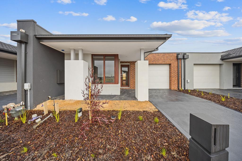 3 Stakes St, Cranbourne East, VIC 3977