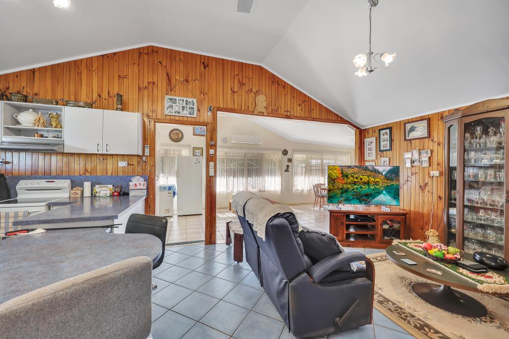 11 Redridge Cres, Redridge, QLD 4660