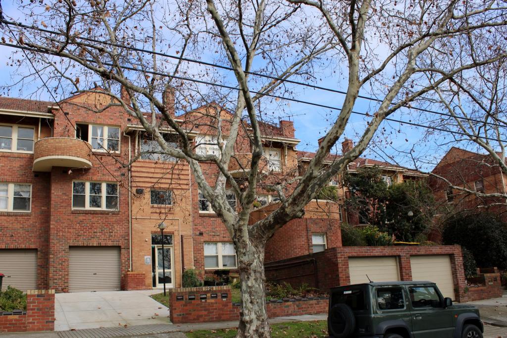 4/125 MOOLTAN ST, TRAVANCORE, VIC 3032