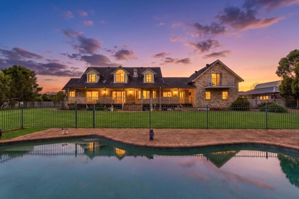 17 Burnside Gr, Windsor Downs, NSW 2756