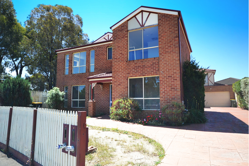 1/2 Blossom Park Dr, Mill Park, VIC 3082