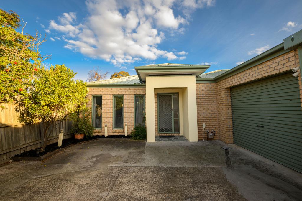 2/211 Blackshaws Rd, Newport, VIC 3015