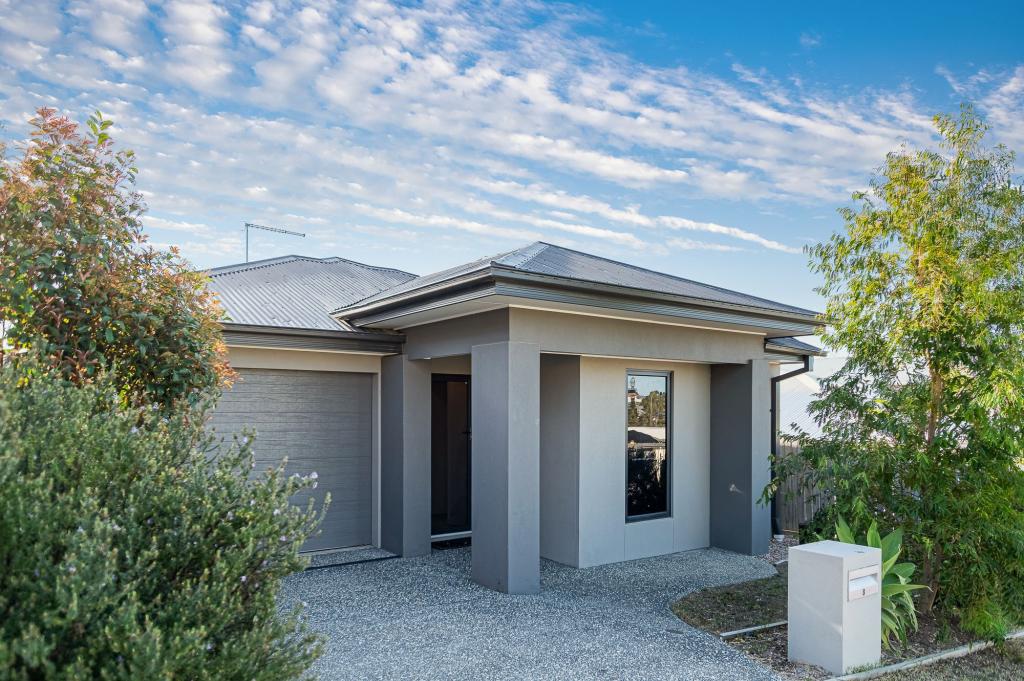 8 Brampton Cres, Springfield Lakes, QLD 4300