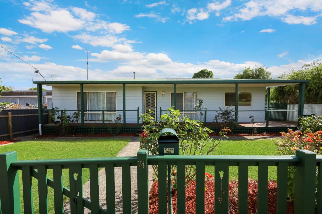 74 Curdie St, Cobden, VIC 3266