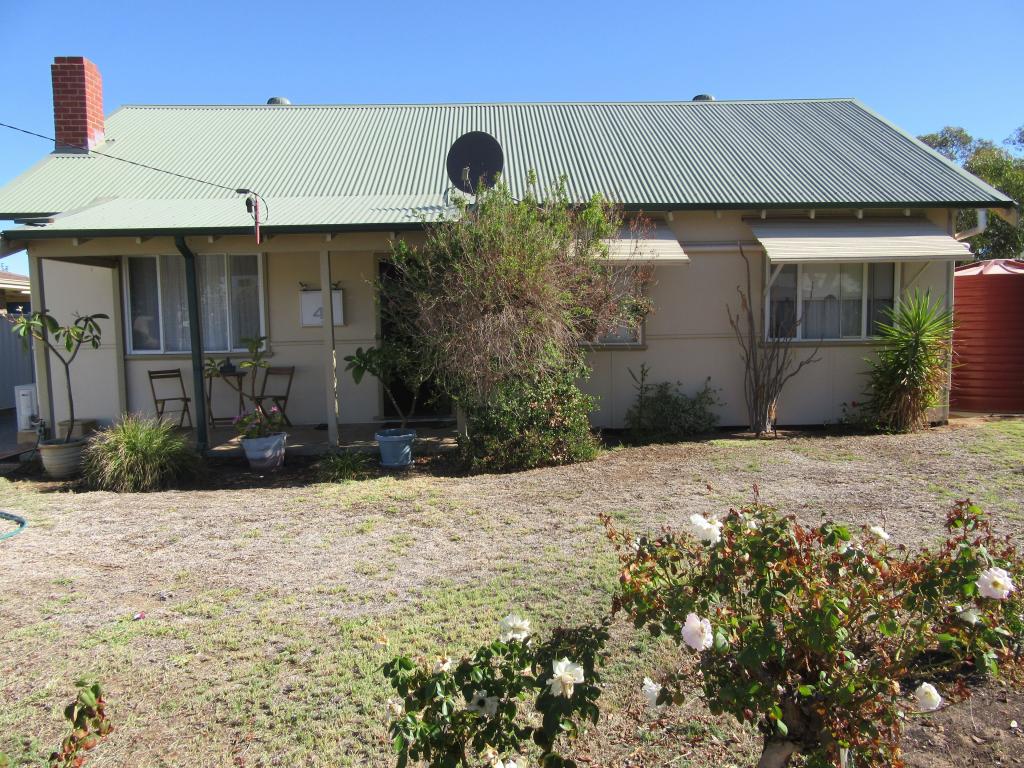 4 Robertson St, Carnamah, WA 6517