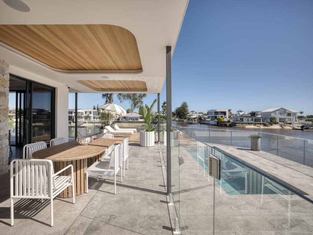 15 Cresta Ct, Broadbeach Waters, QLD 4218