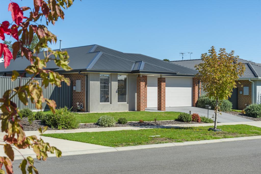 37 Madigan Rd, Lancefield, VIC 3435