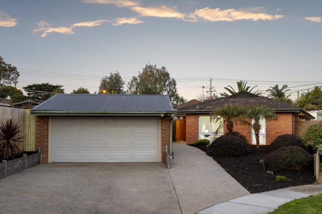15 SHANNON CT, DINGLEY VILLAGE, VIC 3172