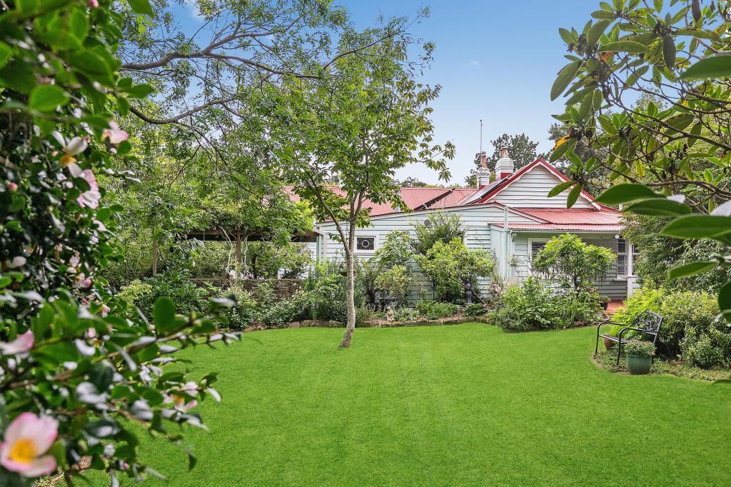 10-12 Langford Rd, Wentworth Falls, NSW 2782