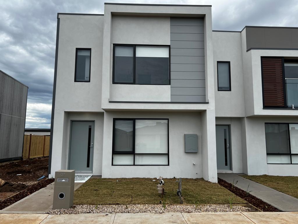 2/37 Louisville Dr, Thornhill Park, VIC 3335