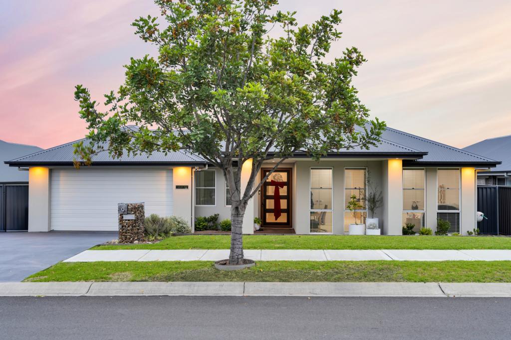 9 Oaklawn St, Currans Hill, NSW 2567