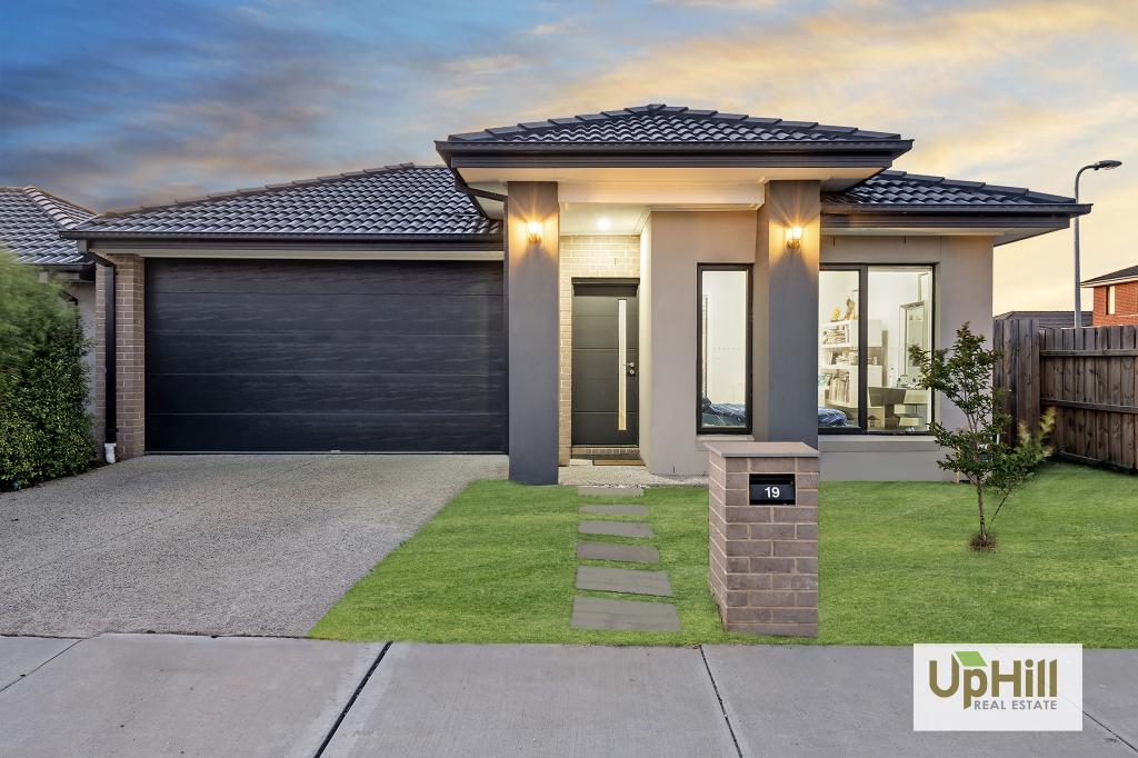 19 Merlot Way, Clyde North, VIC 3978