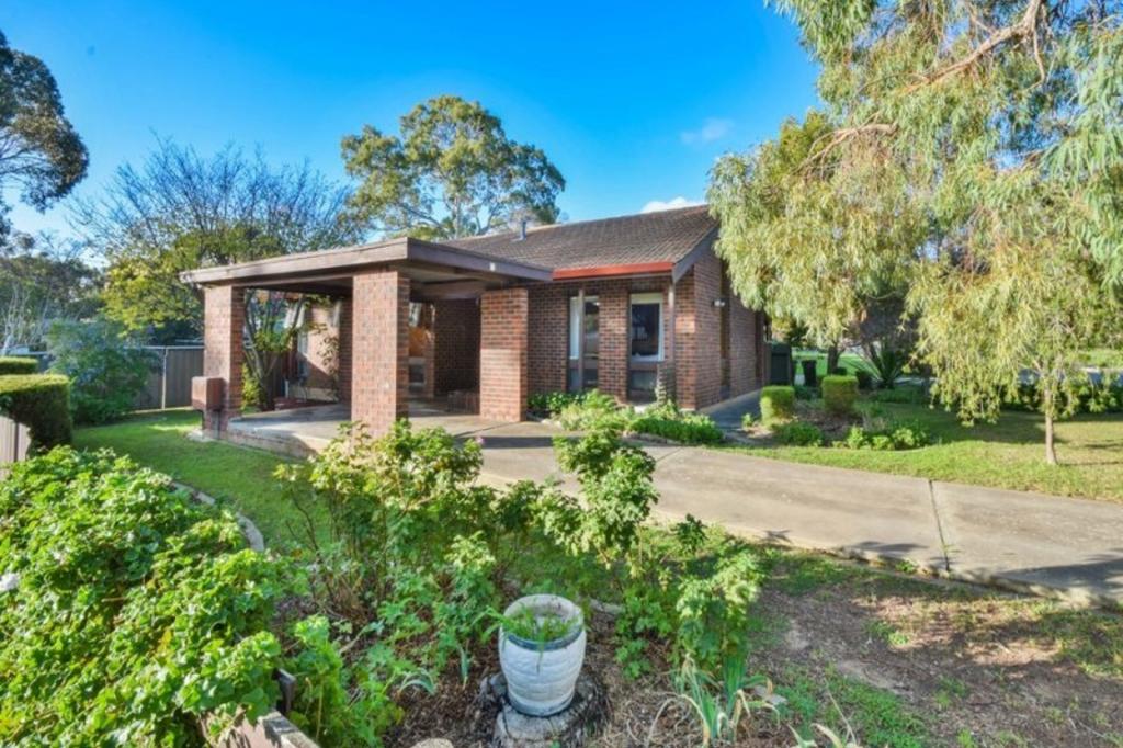 27 Suffolk Dr, Morphett Vale, SA 5162