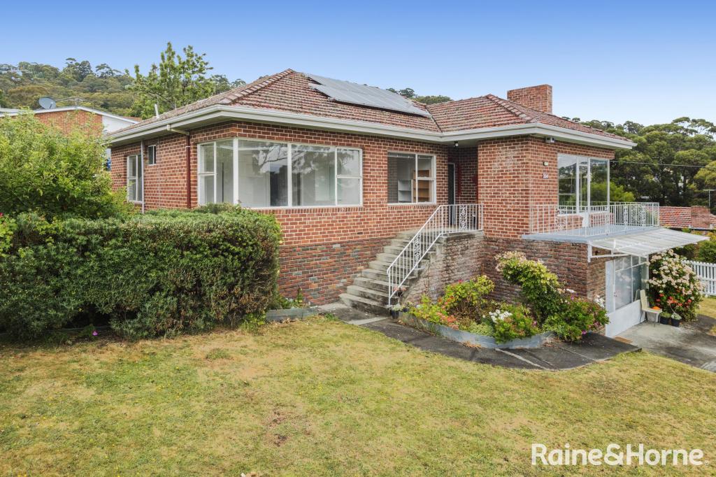 Top Floor/204 Churchill Ave, Sandy Bay, TAS 7005