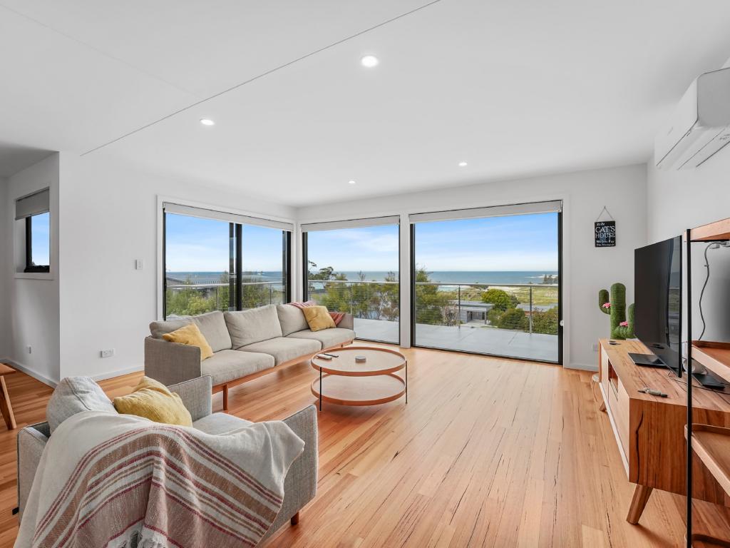 8 Wedge Tail Cct, Bicheno, TAS 7215