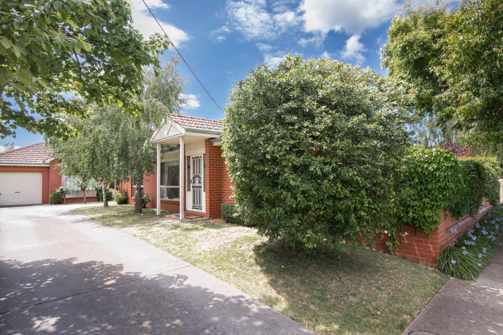 1/114 Burnbank St, Lake Wendouree, VIC 3350