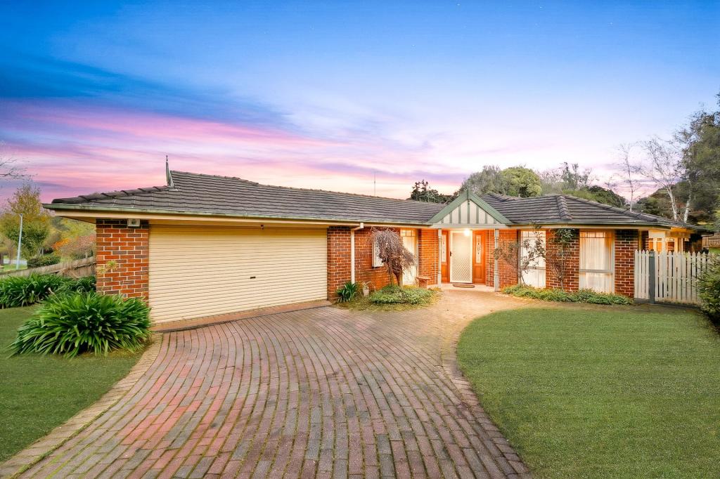 27 Melville Park Dr, Berwick, VIC 3806