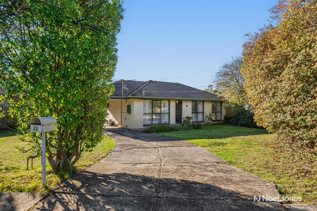 33 Cardigan Rd, Mooroolbark, VIC 3138