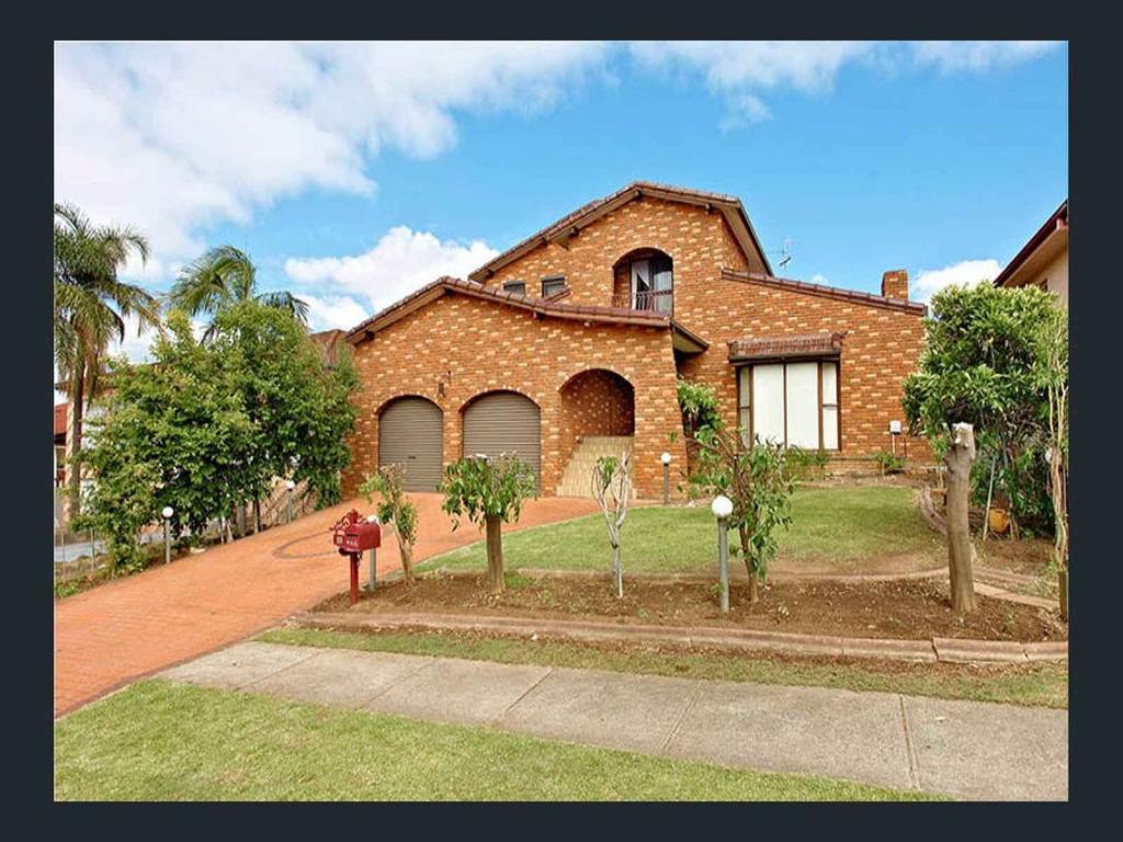 13 Mimosa Rd, Bossley Park, NSW 2176