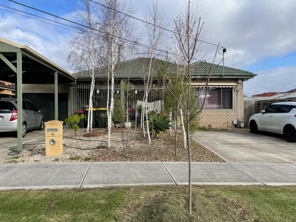 19 THOMAS ST, ST ALBANS, VIC 3021