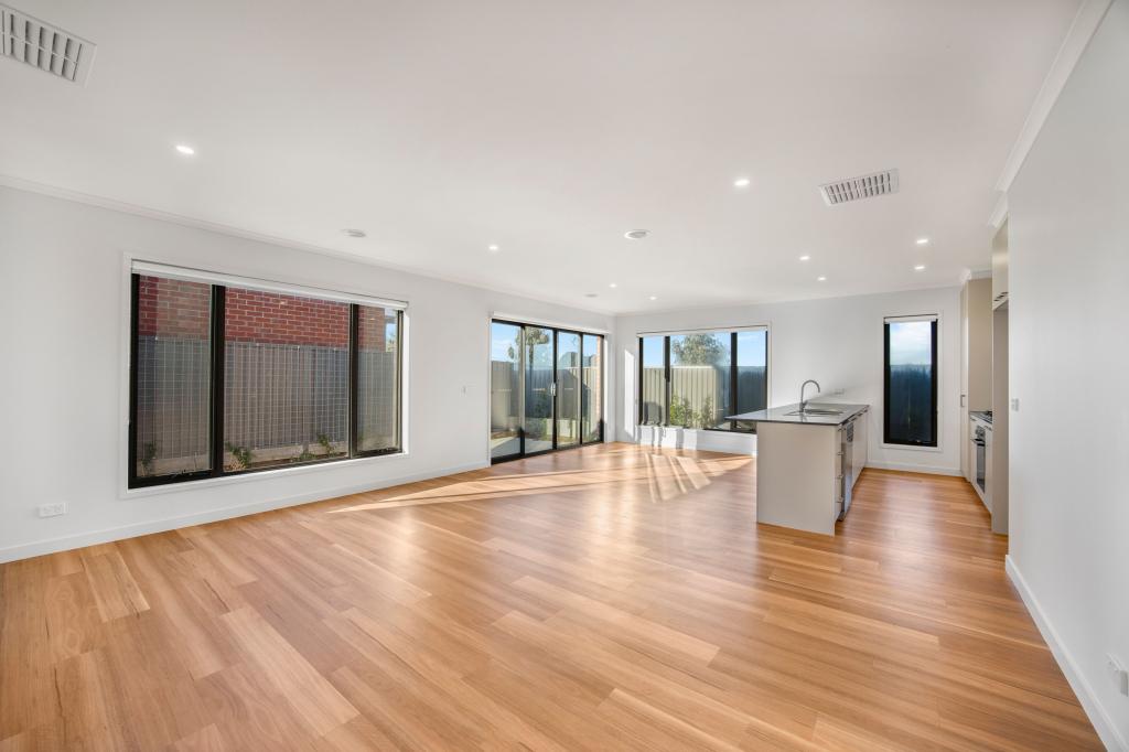 2 Thurling Pde, Lucas, VIC 3350