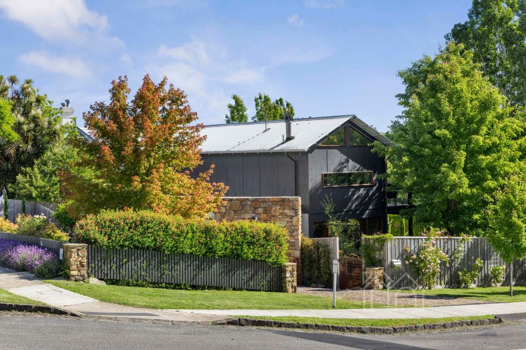 132 VINCENT ST, DAYLESFORD, VIC 3460
