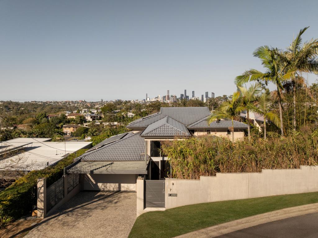 7 Couldrey St, Bardon, QLD 4065