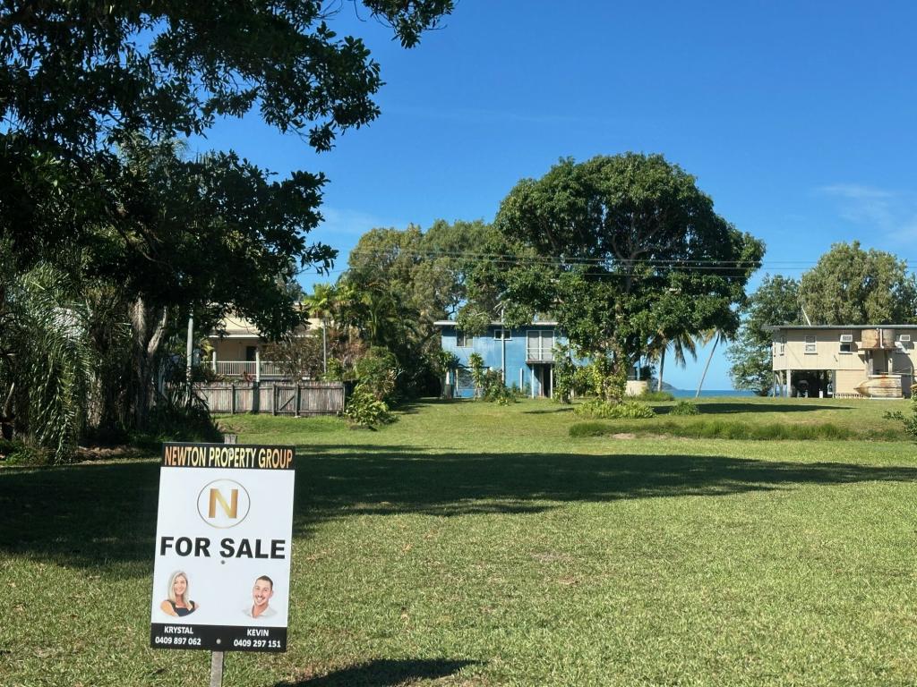 64 Seafarer St, South Mission Beach, QLD 4852