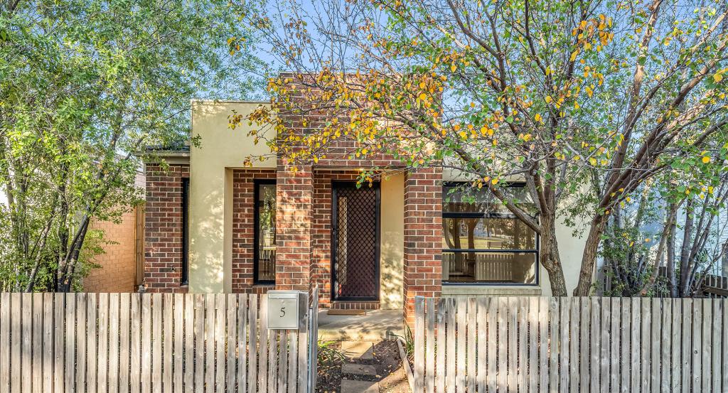 5 DEAUVILLE LANE, DEER PARK, VIC 3023
