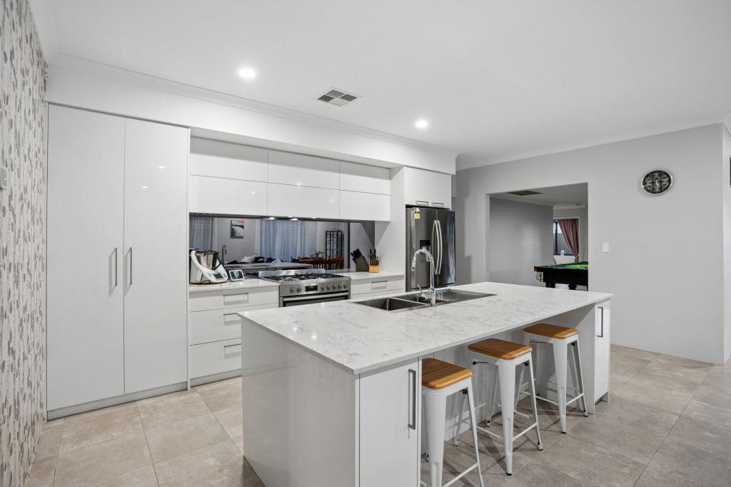 17 SPLENDOR AVE, EGLINTON, WA 6034