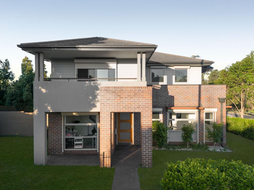 256 SOUTH CCT, ORAN PARK, NSW 2570