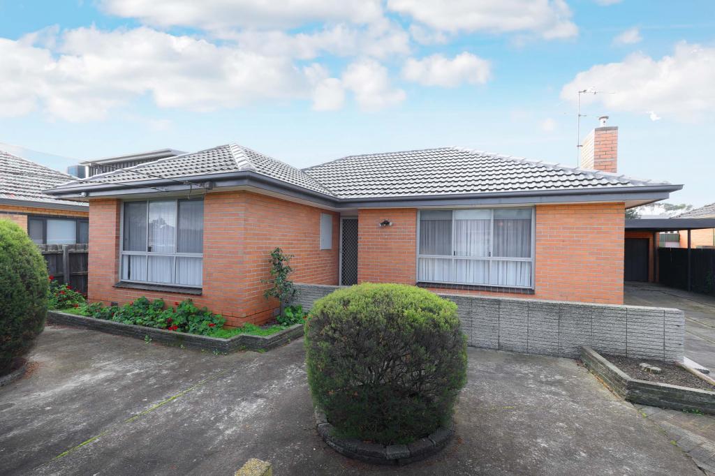 8 CHIFLEY AVE, ALTONA, VIC 3018