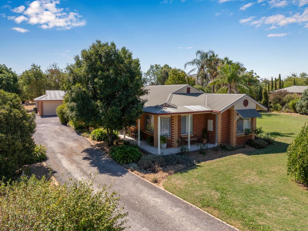 15 Rose Pl, Waldara, VIC 3678