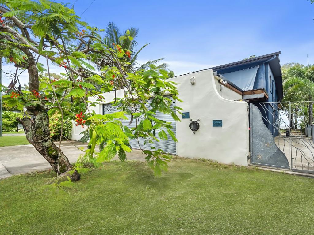 34 POINSETTIA ST, HOLLOWAYS BEACH, QLD 4878