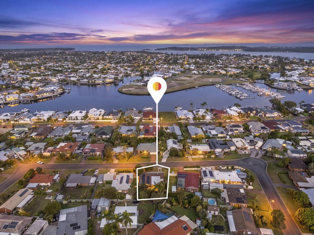 18 Hawaii Cres, Banksia Beach, QLD 4507