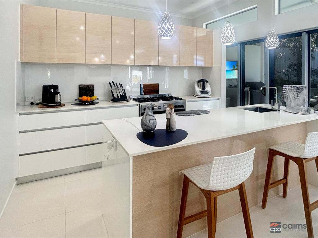 15 FLOW CL, TRINITY BEACH, QLD 4879