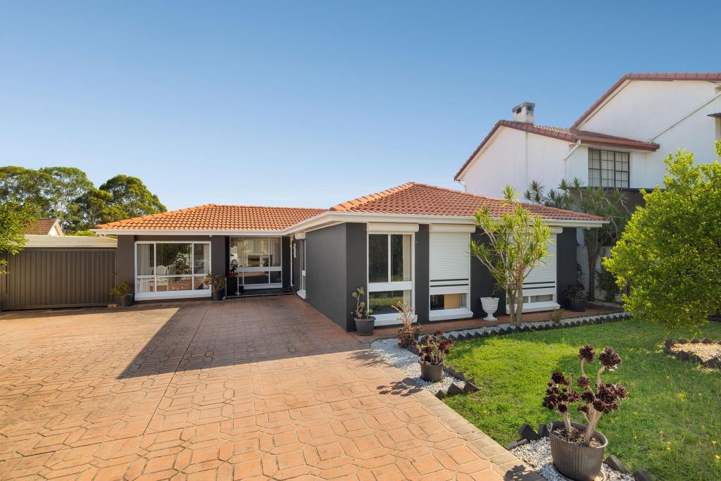 14 Moffitt Cres, Edensor Park, NSW 2176