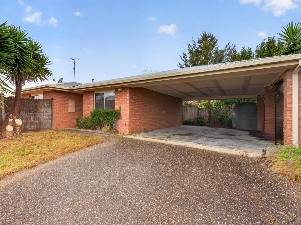 72 Balmoral Cres, Eastwood, VIC 3875