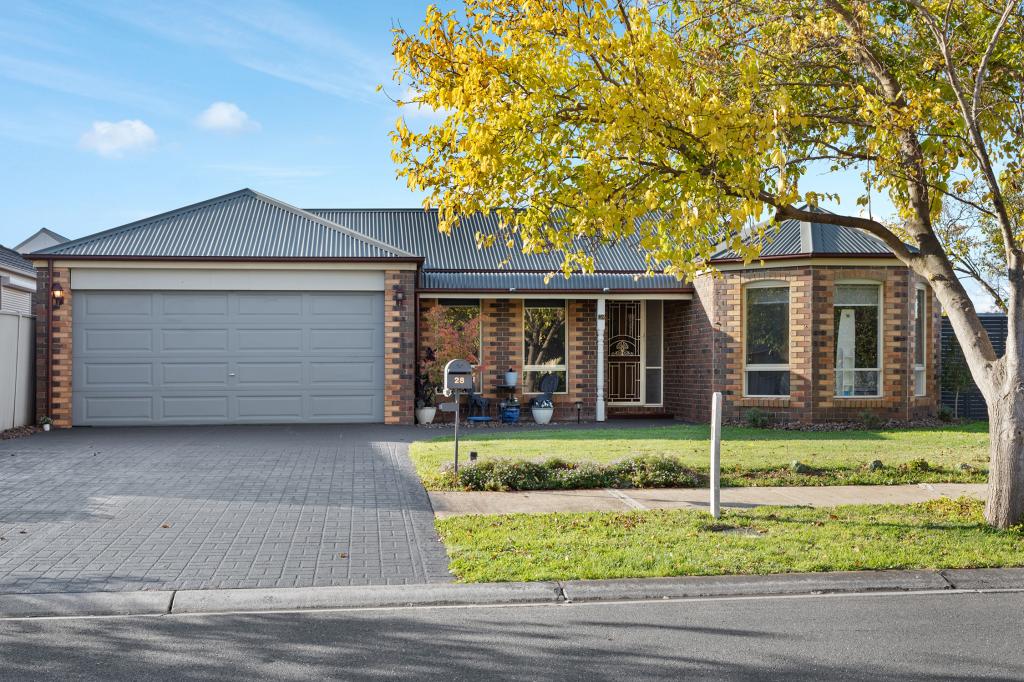 28 Ranmore Gr, Caroline Springs, VIC 3023